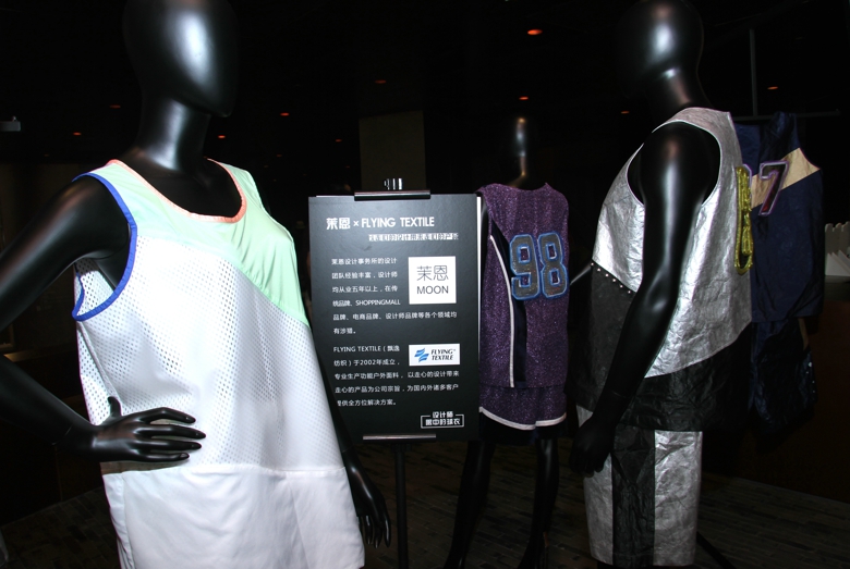 时尚与运动的跨界融合,“设计师眼中的球衣展”上海开幕