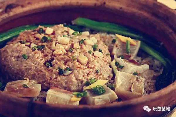 尽管经历了千百年，但你依然不能抵挡砂锅的醇香诱惑