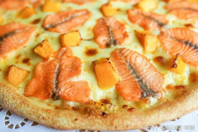 汪涵吴秀波关之琳宋茜刷爆票圈时，这个镶金边的pizza却火了