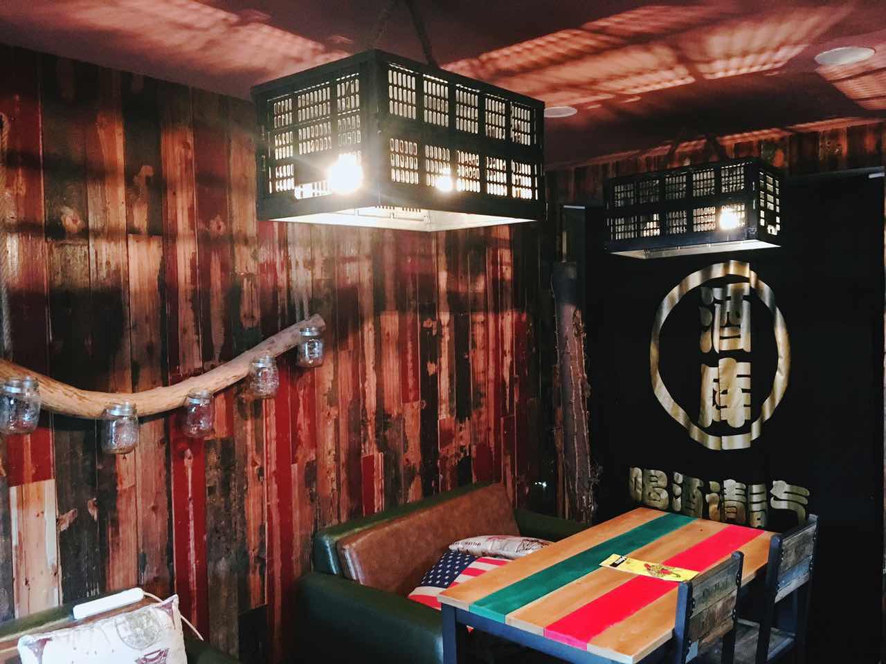 脚步丈量风情，在北京胡同里遇见嘻嘻辣串儿啤—嘻嘻辣东直门店记