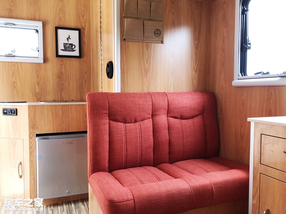 爱旅途大通t60四驱皮卡房车,新大通t60皮卡房车