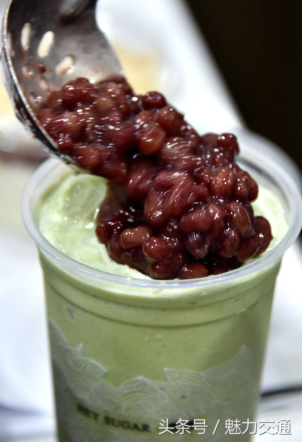 清凉一夏酷暑来袭,清凉一夏送冷饮视频