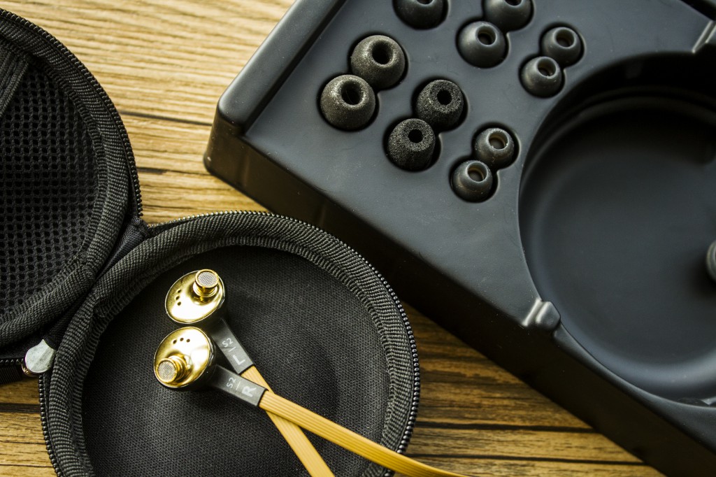 飞利浦FidelioS2，一款音质出色的时尚手机配塞