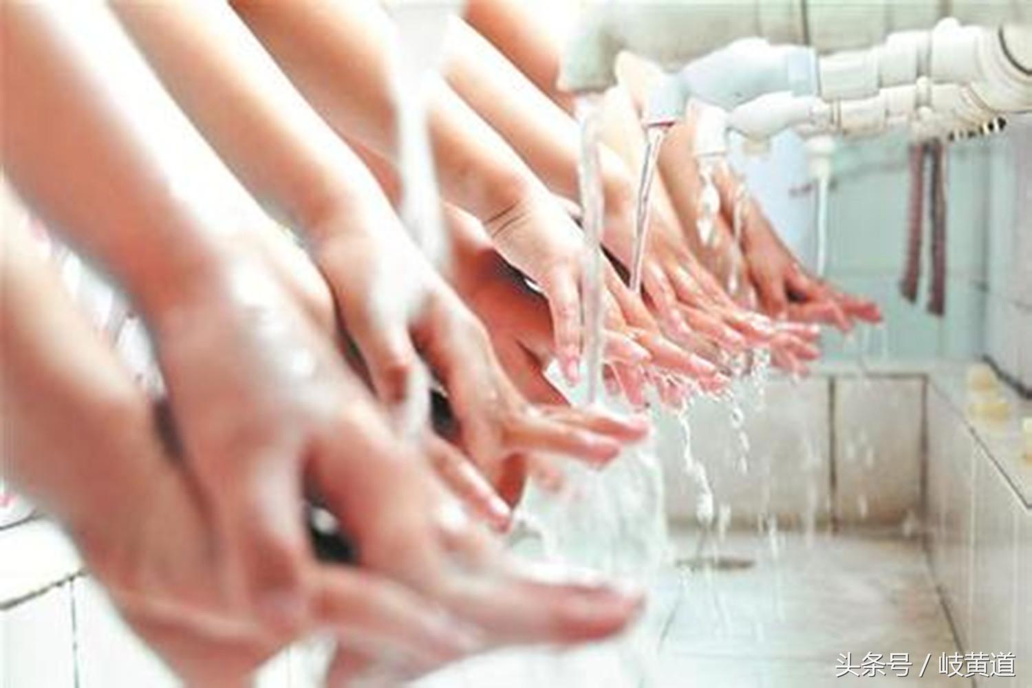 孩子嘴里起小水泡、发高烧当心1种急性传染病