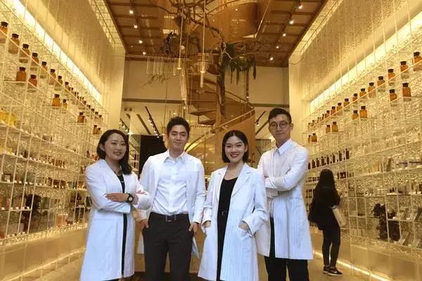 三代医药世家传人,90后帅哥开出中国最美药店,让看病不再可怕