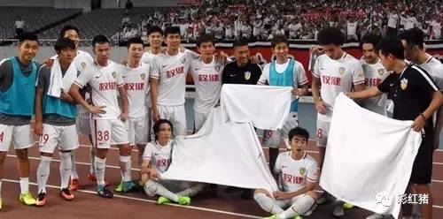 彩红舍论：一条毛巾引发的冲突折射上港权健心态失衡