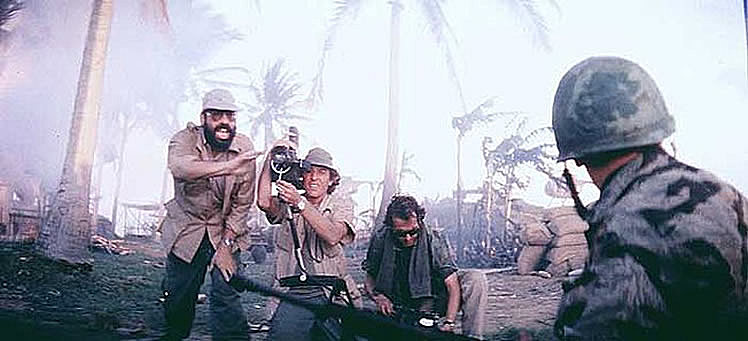 《男侍者和花花小姐》:一个好色的酒店侍者的秘密