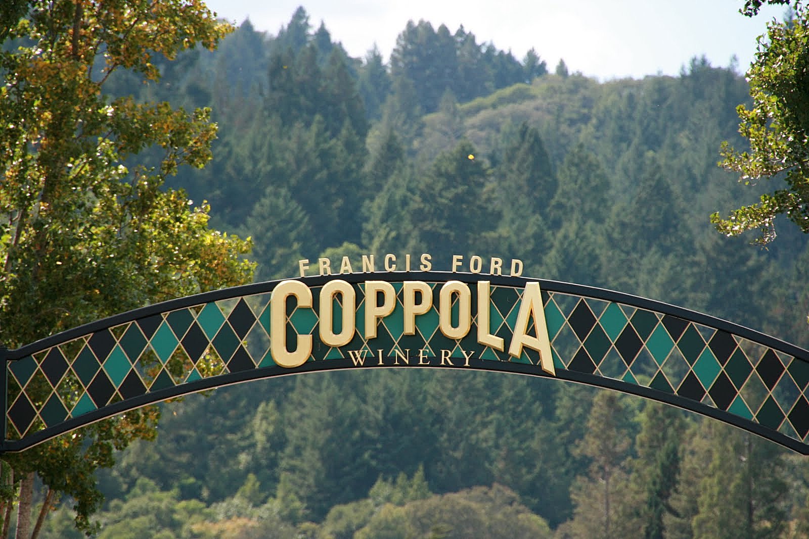 《男侍者和花花小姐》:一个好色的酒店侍者的秘密