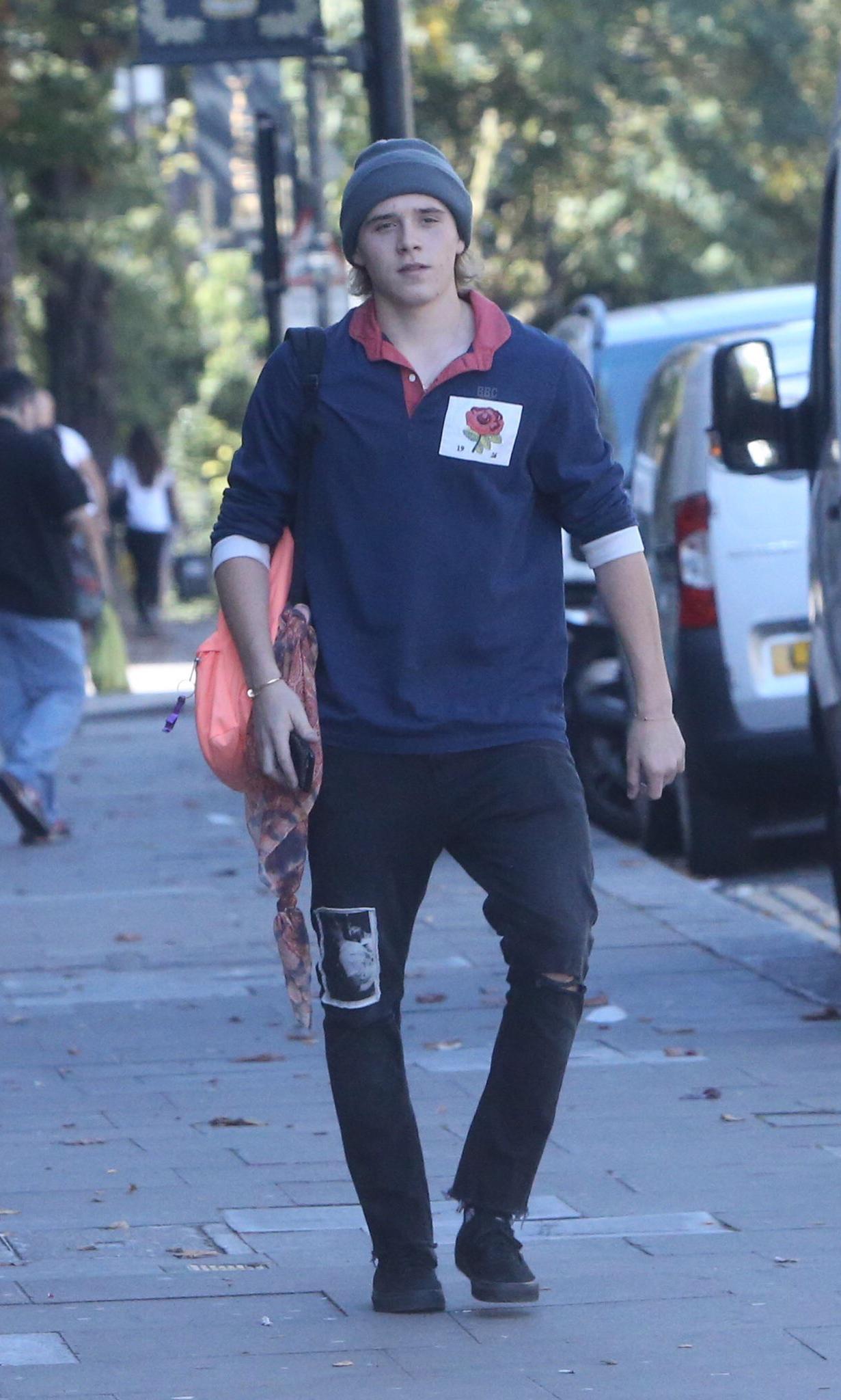 布鲁克林贝克汉姆脊柱侧弯,布鲁克林贝克汉姆年轻照