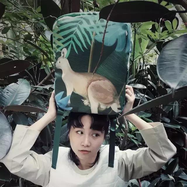 这款唐嫣同款的包包是什么牌子的,唐嫣杨幂同款包