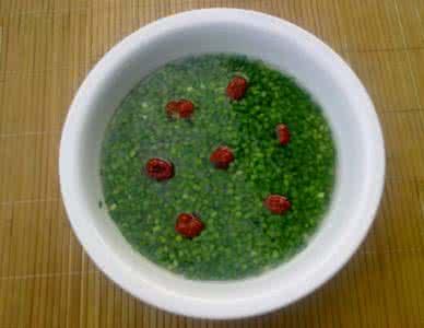 女人有脚气夏天很难受，6个对抗脚气的良心小偏方，值得收藏