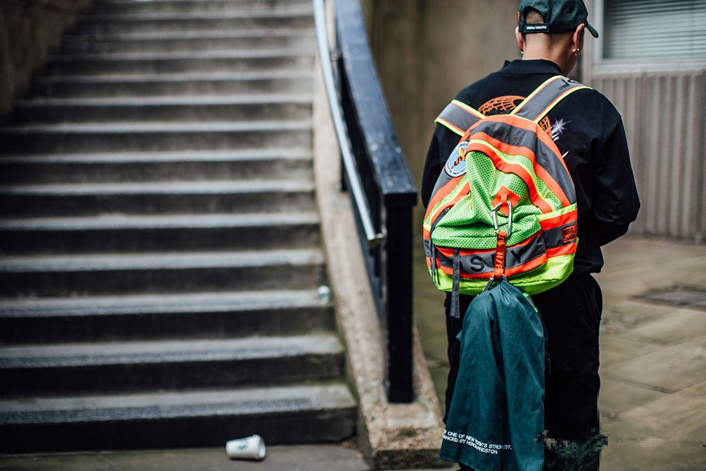 男士双肩包,直男古板的象征?不对!他也可以很潮流