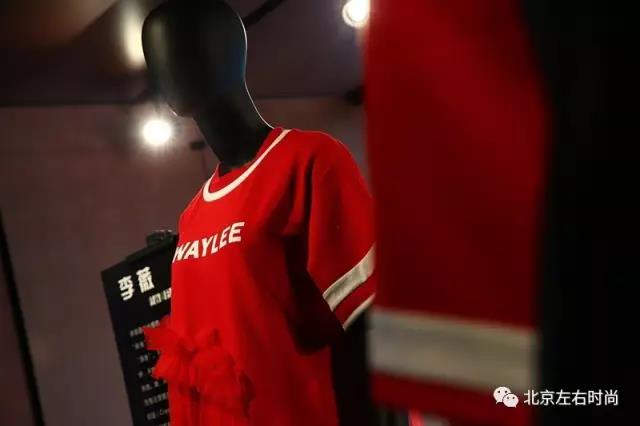 时尚与运动的跨界融合,“设计师眼中的球衣展”上海开幕