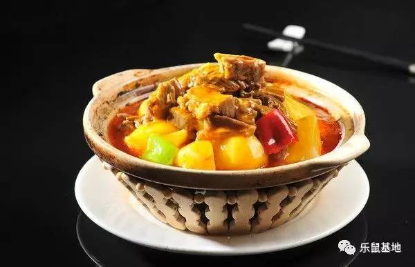 尽管经历了千百年，但你依然不能抵挡砂锅的醇香诱惑