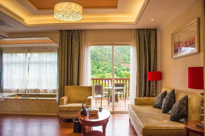 一个、两个非洲友人都晒中暑了,妈妈我要去巴伐利亚避暑