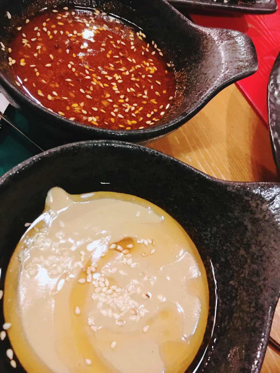 脚步丈量风情，在北京胡同里遇见嘻嘻辣串儿啤—嘻嘻辣东直门店记