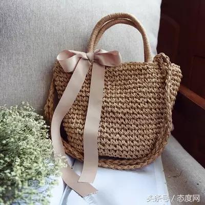 最近很火的草编包,比较定型的草编包