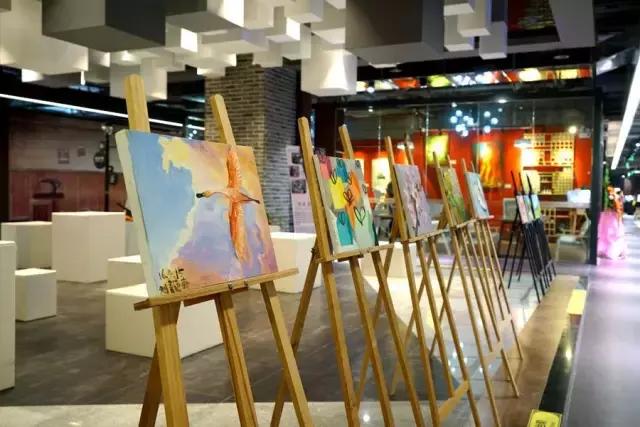 鑸屽皷涓婄殑鍗楅棬,鑸屽皷涓婄殑鍗楅棬缇庨鍥㈣喘