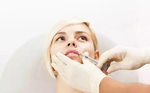 打玻尿酸隆鼻一年了鼻梁变宽,注射玻尿酸隆鼻7年还吸收不了