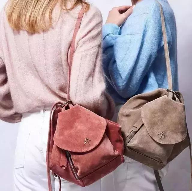 手拎高级感迷你小包包,高级感超迷你小包包