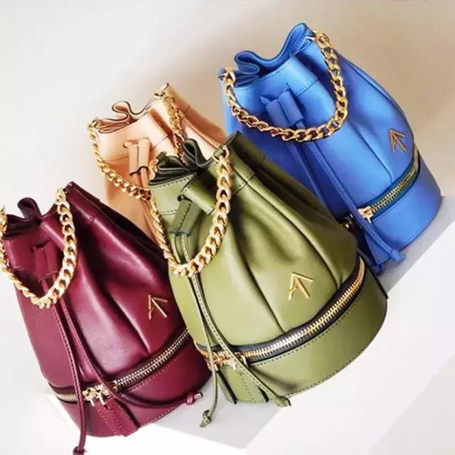 手拎高级感迷你小包包,高级感超迷你小包包