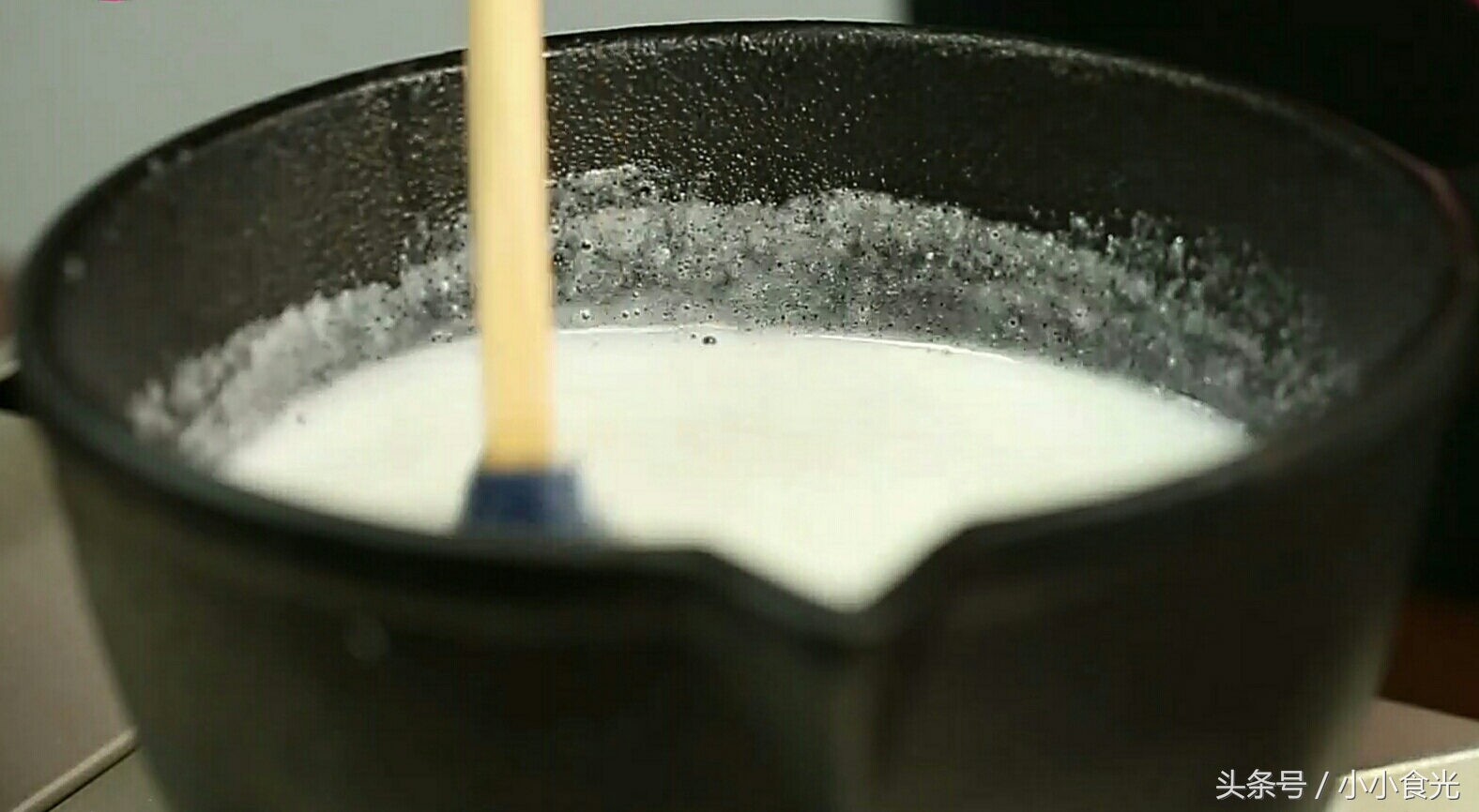 夏天来一份冰凉沁甜的芒果肠粉，满足感一秒爆棚