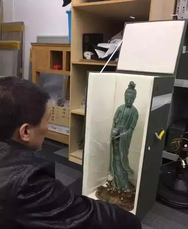 富豪花一亿买赝品意外赚10亿视频,上千万老坑帝王绿翡翠观音