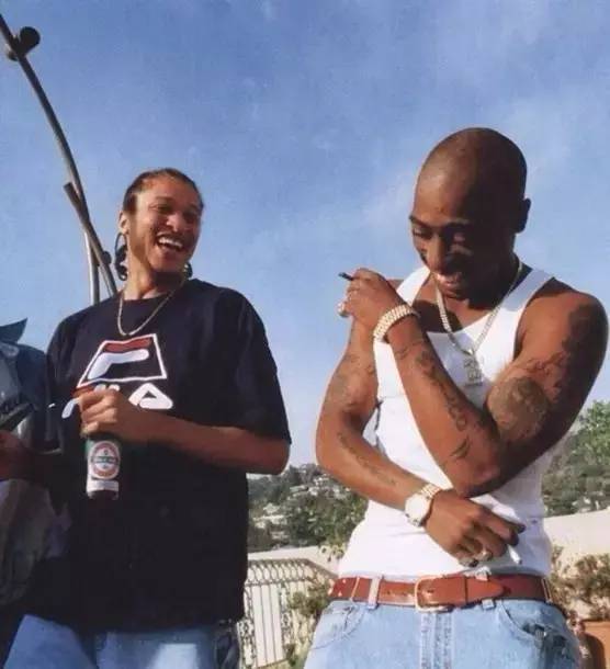 宋茜杨洋合作过吗,这些包装土到掉渣的国货