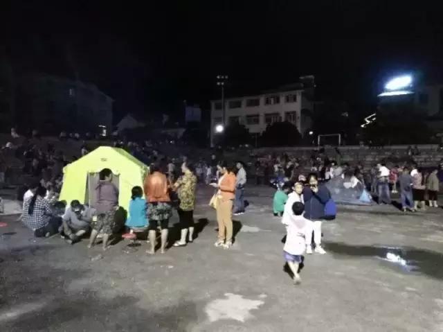 小朋友讲解地震来时应该怎么办,地震来了不要慌告诉孩子