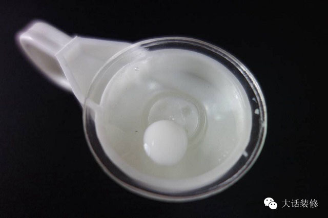 家里的吸盘挂钩总是掉？教你个方法挂10斤东西都没问题