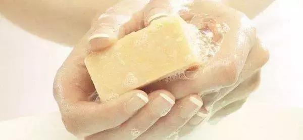 孩子身上反反复复起湿疹怎么回事,婴儿湿疹反反复复怎么治彻底