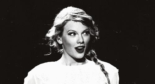 手拎高级感迷你小包包,高级感超迷你小包包