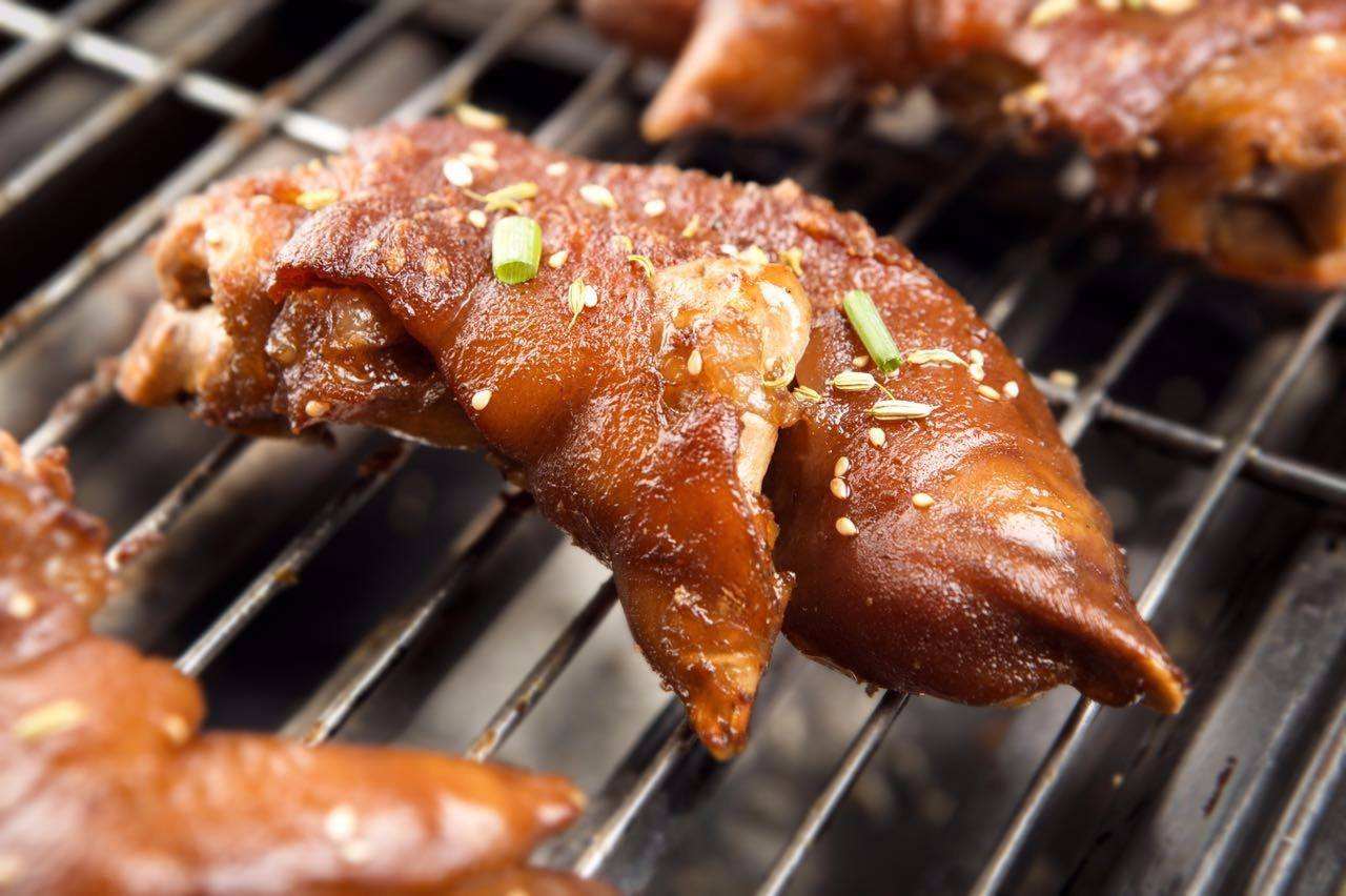 太黑心！您知道美白猪蹄是怎样被“漂白”的吗？