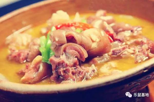 尽管经历了千百年，但你依然不能抵挡砂锅的醇香诱惑