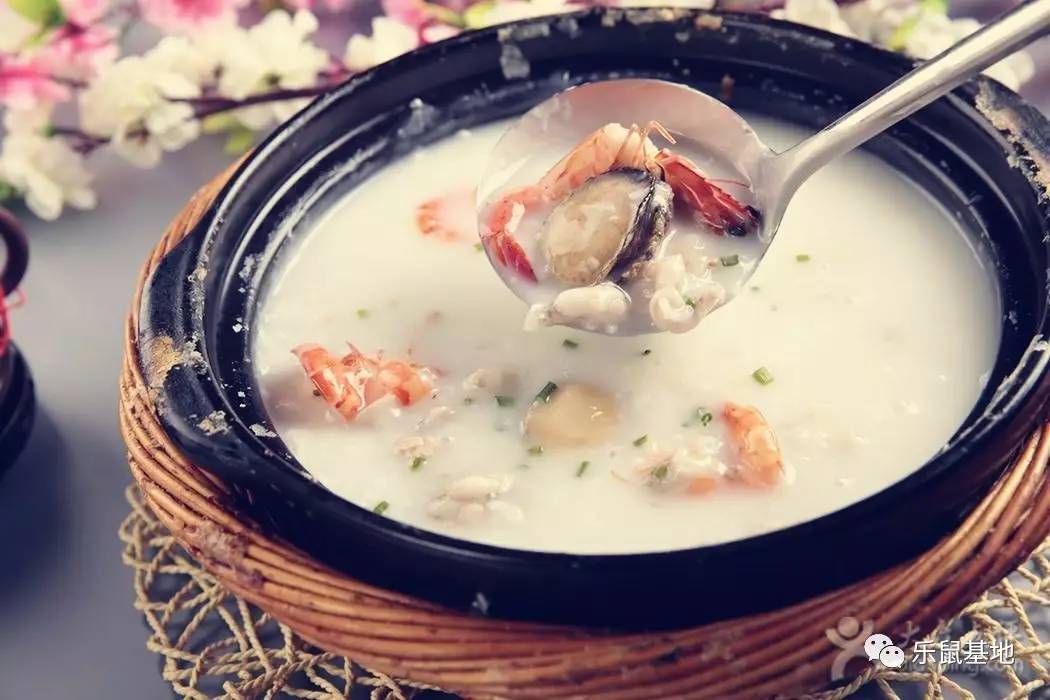 尽管经历了千百年，但你依然不能抵挡砂锅的醇香诱惑