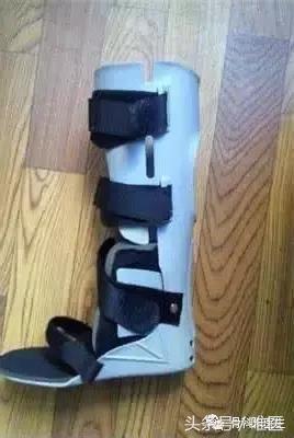 踝关节骨折和踝关节扭伤哪个严重,踝关节扭伤康复治疗注意事项