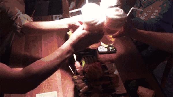 天气再热还是阻挡不了顾客的热情,天气越来越凉生意越来越少