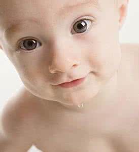 有口水疹的宝宝脸部该怎么护理,婴儿什么时候流口水预防口水疹
