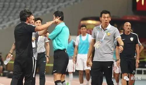 彩红舍论：一条毛巾引发的冲突折射上港权健心态失衡