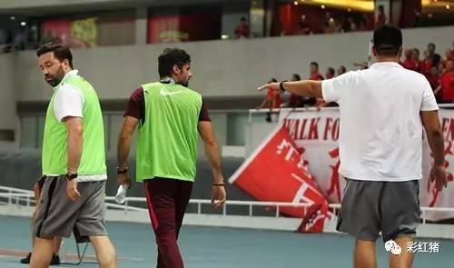 彩红舍论：一条毛巾引发的冲突折射上港权健心态失衡