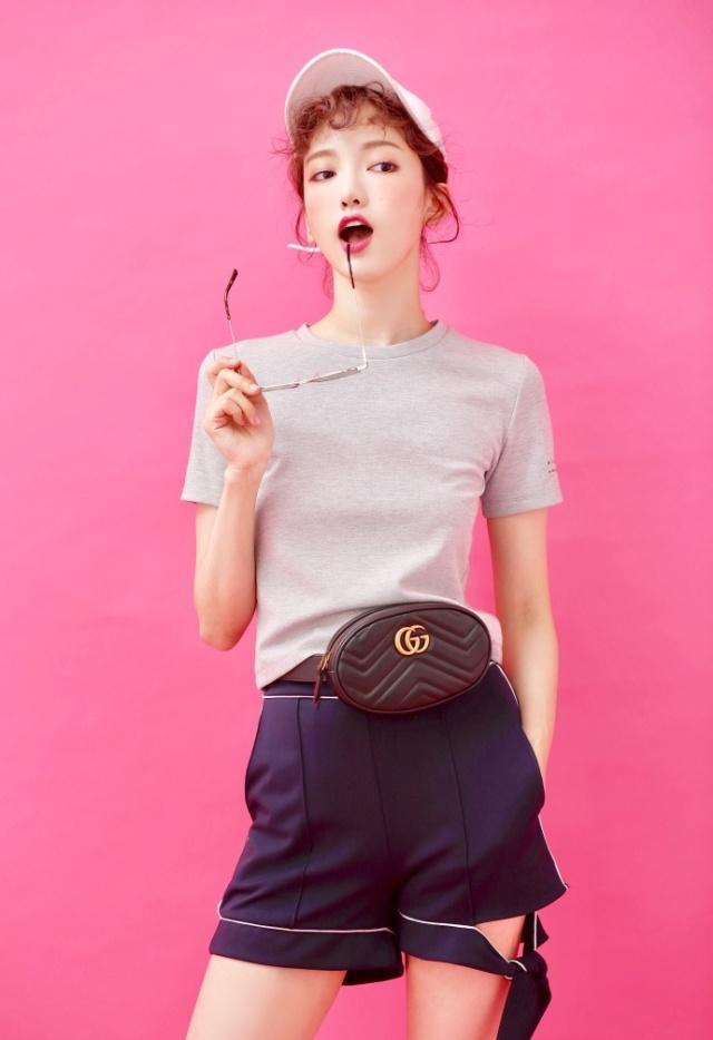 你花1000块买的包，背上却像卖菜的