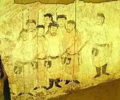 你花1000块买的包，背上却像卖菜的