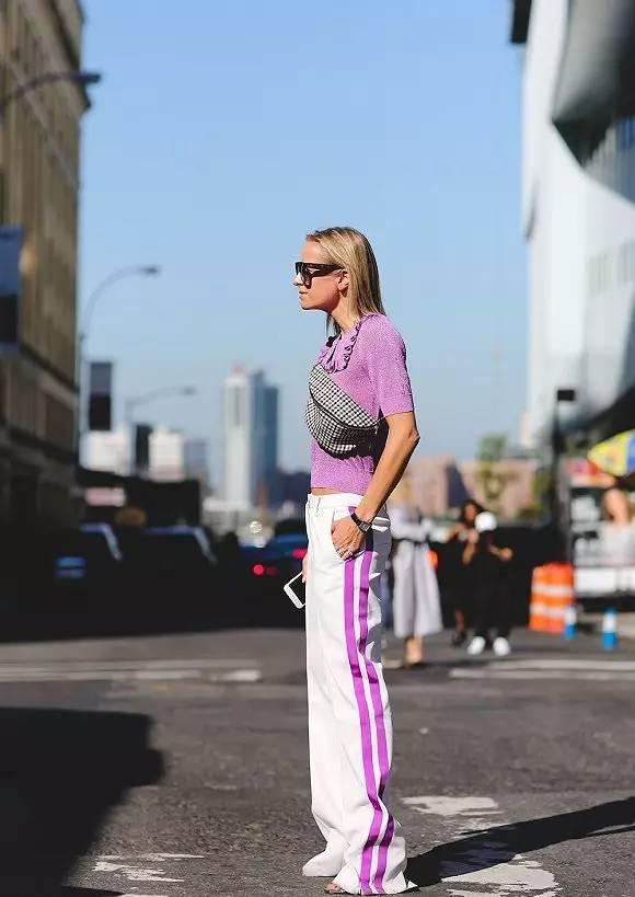 你花1000块买的包，背上却像卖菜的