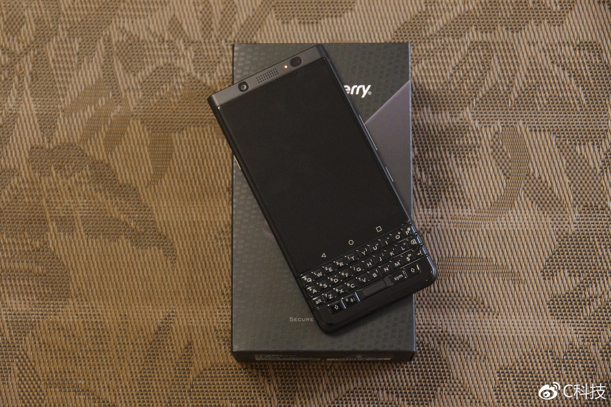 黑莓keyone国行版正式发布,全键盘真情怀黑莓keyone上手体验