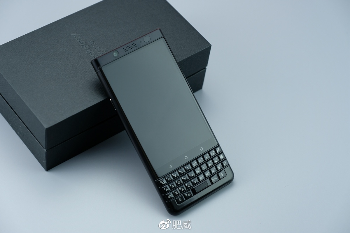 还是老配方黑莓KEYone开箱图赏