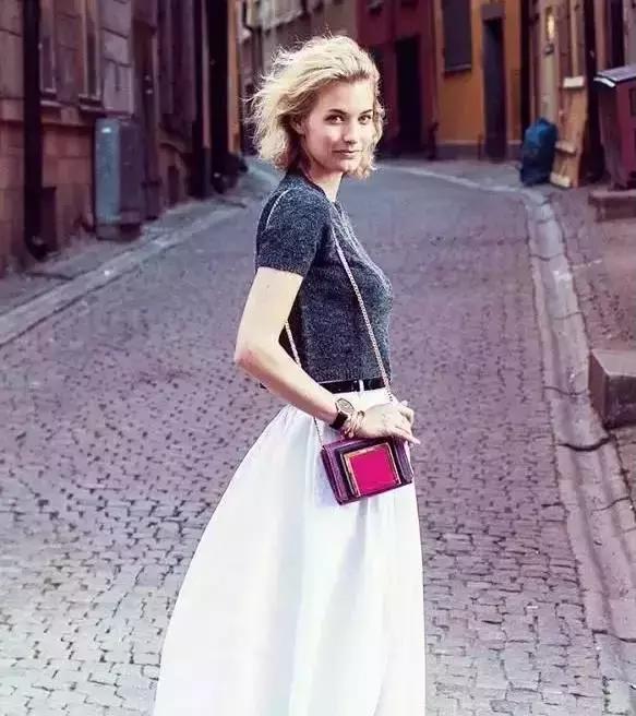 穿牛仔裤扎腰带还是不扎腰带好看,牛仔裤腰太松了有什么好看的腰带