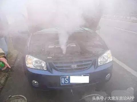 夏天车子里面温度太高怎么办,夏天车子引擎盖冒烟怎么办