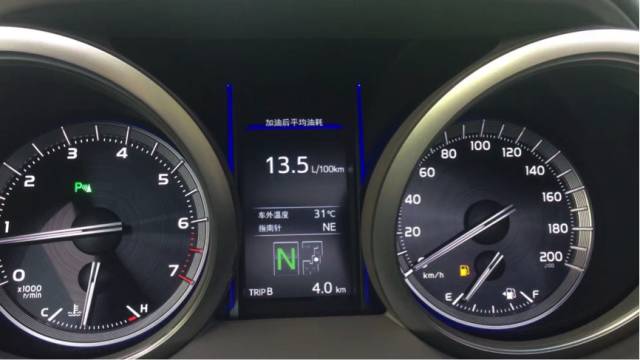 2.4t普拉多百公里真实油耗,车评人讲述普拉多4000