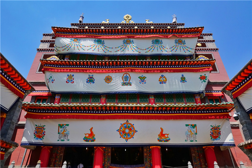 走进塔尔寺感受最虔诚的信仰,塔尔寺虔诚的佛礼