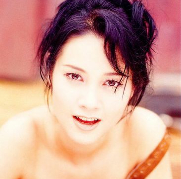 无数人女神,拍*情艳**片未火成麦当劳服务员获赞